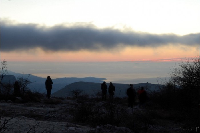 L'attente du soleil levant le 1er janvier 2011-PhotosLP Fallot.jpg