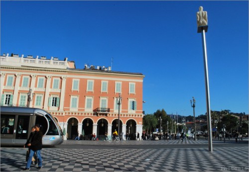 Sur la place Masséna-Janvier 2011-PhotoLP Fallot (3).jpg