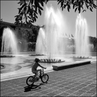 Petit garçon au Vélo-PhotosLP Fallot N&B.jpg