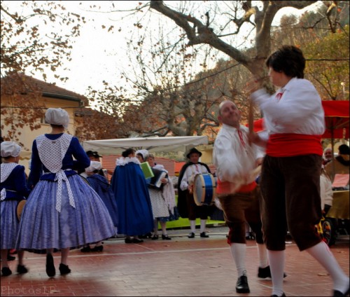 Lucéram-Marché de Noël-Groupe folklorique  La Parpaïola-PhotosLP Fallot.jpg