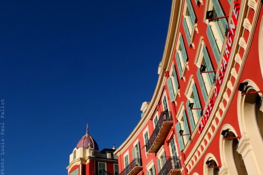 nice,bord de mer,place massena,exposition,patrick moya,bleu