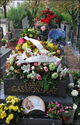 Edith Piaf-Père Lachaise-PhotosLP Fallot.jpg