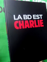 La BD est Charlie-Couv-PhotosLP Fallot.JPG